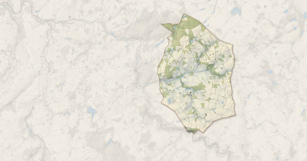 Portrait cartographique de Anjouin : relief, eau, forêts, bâti et voies, calculés à partir des données de l'IGN