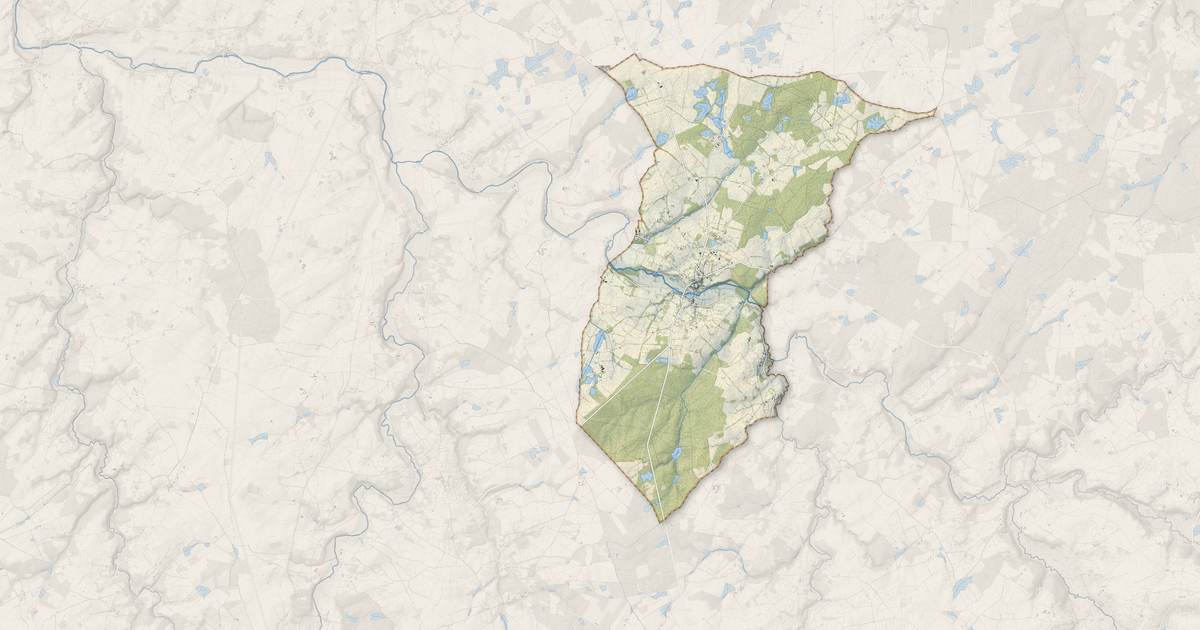 Portrait cartographique de Bélâbre : relief, eau, forêts, bâti et voies, calculés à partir des données de l'IGN