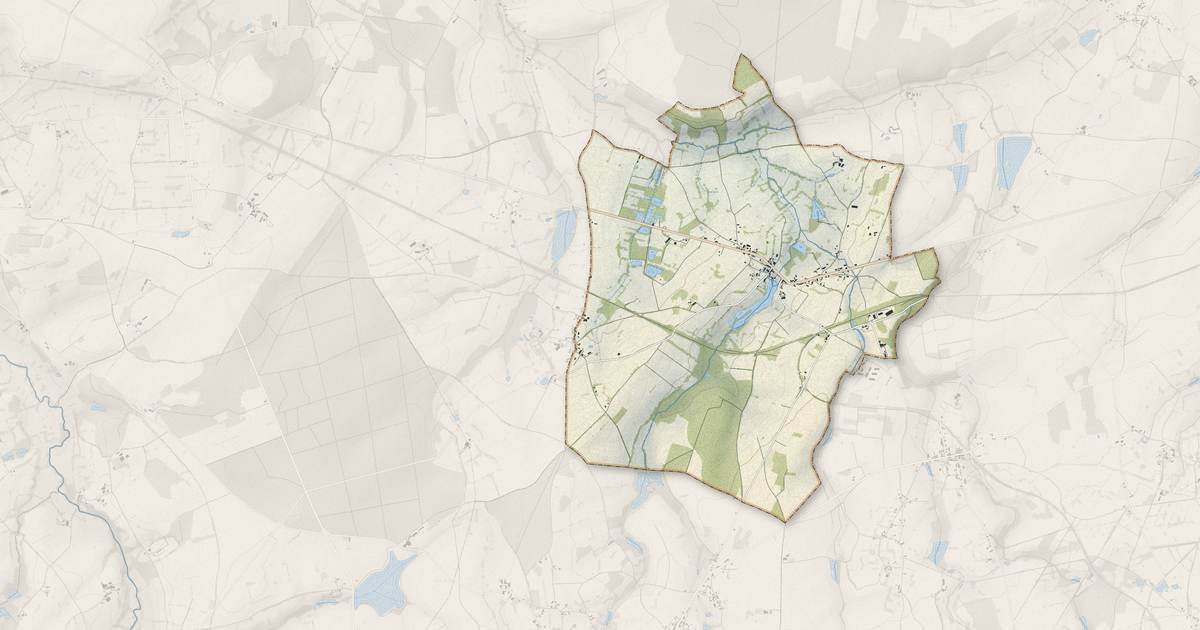 Portrait cartographique de Champillet : relief, eau, forêts, bâti et voies, calculés à partir des données de l'IGN