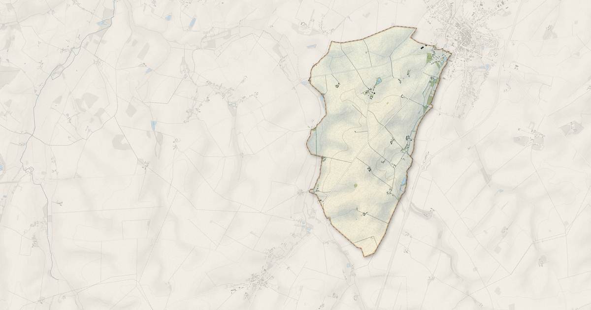 Portrait cartographique de La Chapelle-Saint-Laurian : relief, eau, forêts, bâti et voies, calculés à partir des données de l'IGN
