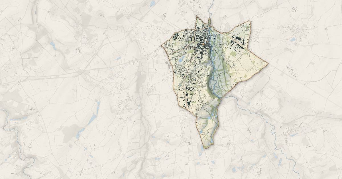 Portrait cartographique de La Châtre : relief, eau, forêts, bâti et voies, calculés à partir des données de l'IGN