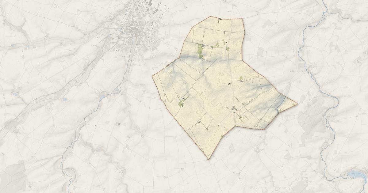 Portrait cartographique de Chouday : relief, eau, forêts, bâti et voies, calculés à partir des données de l'IGN