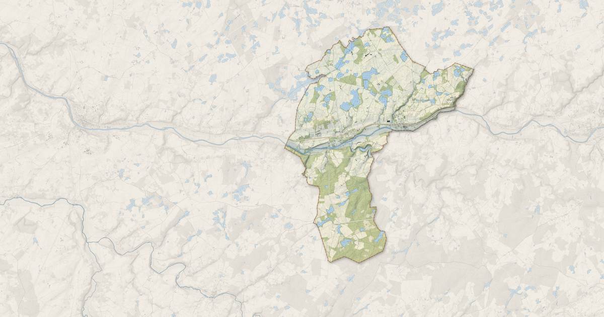 Portrait cartographique de Ciron : relief, eau, forêts, bâti et voies, calculés à partir des données de l'IGN