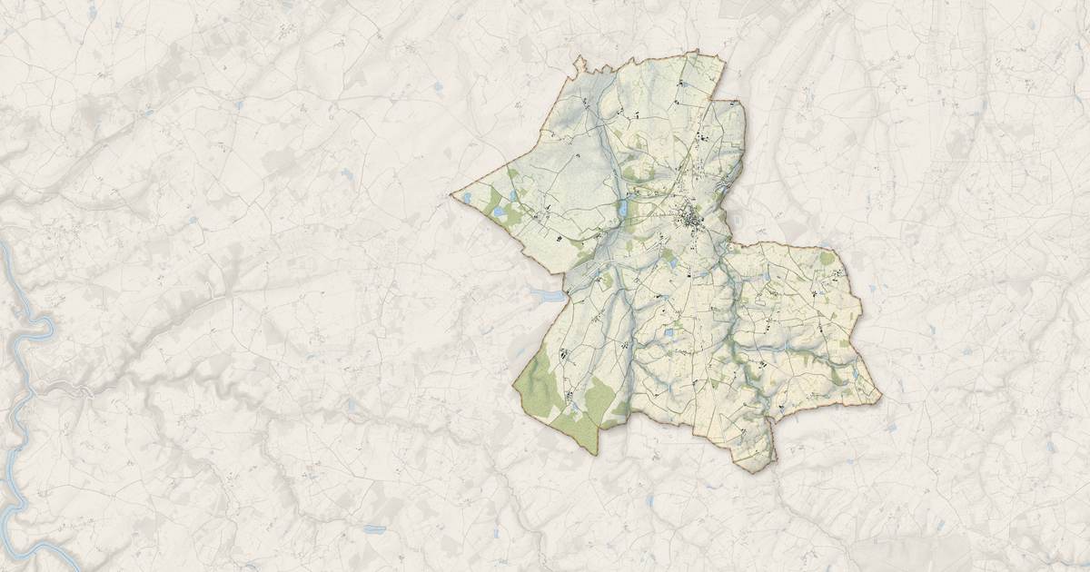 Portrait cartographique de Cluis : relief, eau, forêts, bâti et voies, calculés à partir des données de l'IGN