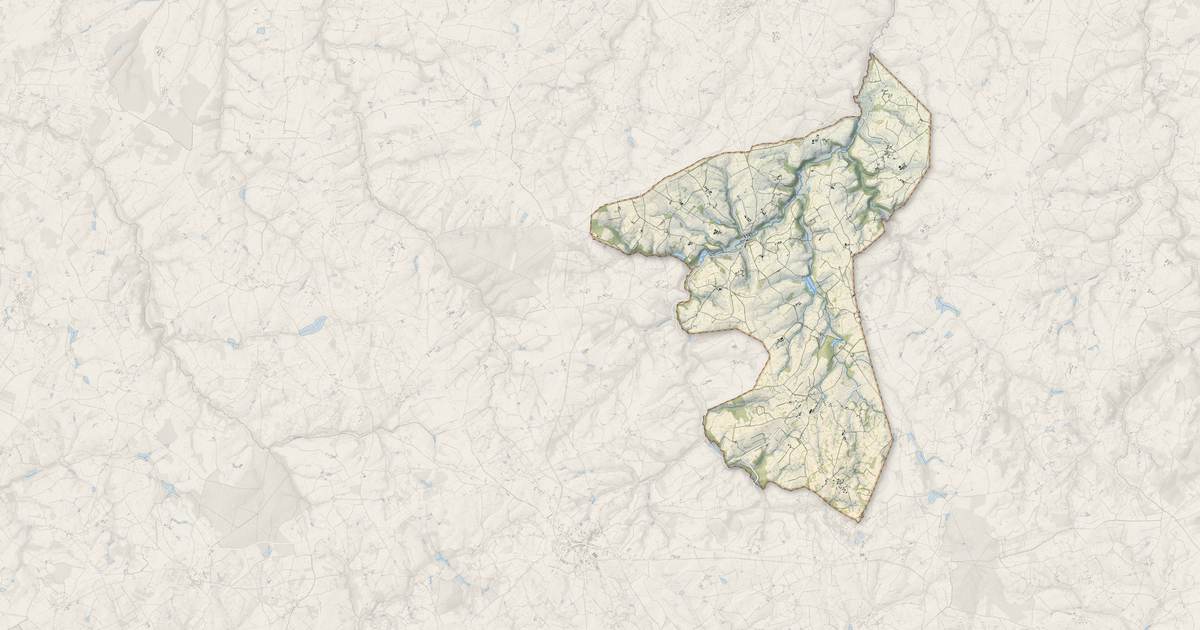 Portrait cartographique de Crozon-sur-Vauvre : relief, eau, forêts, bâti et voies, calculés à partir des données de l'IGN