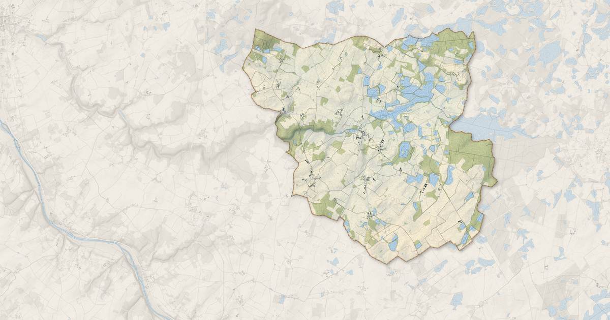 Portrait cartographique de Douadic : relief, eau, forêts, bâti et voies, calculés à partir des données de l'IGN