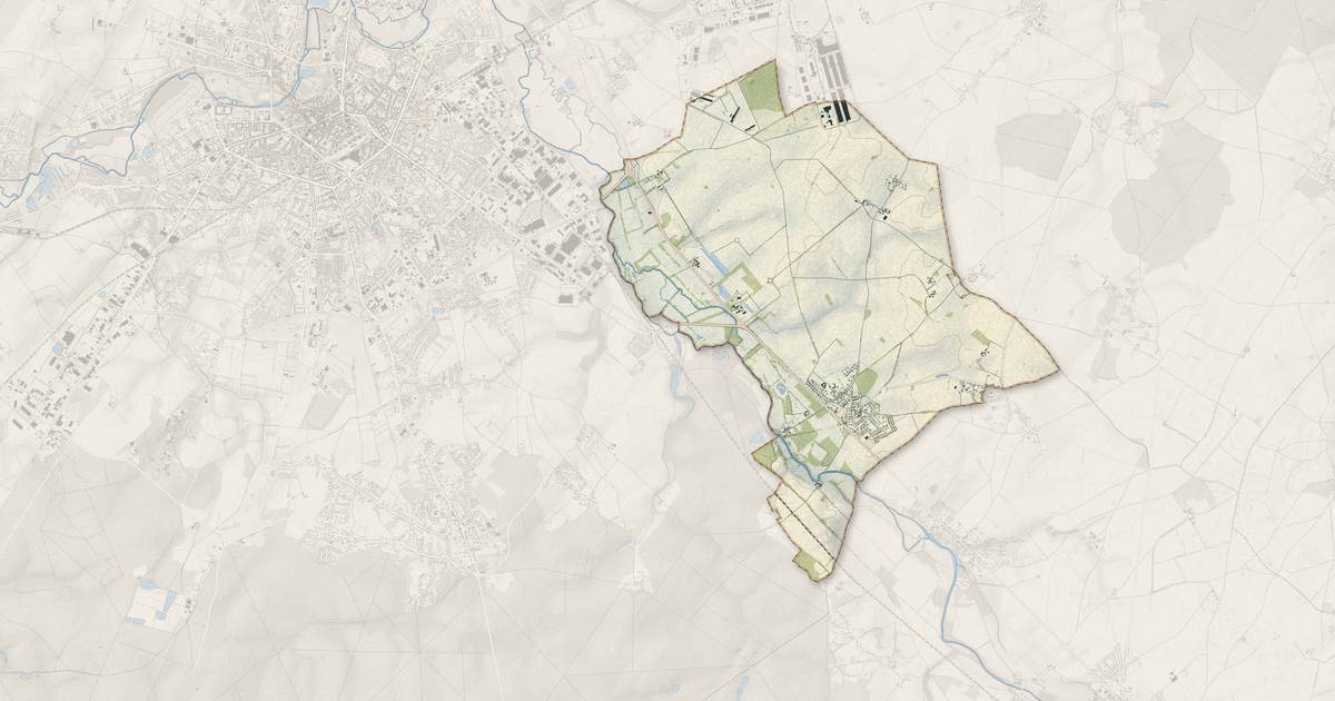 Portrait cartographique de Étrechet : relief, eau, forêts, bâti et voies, calculés à partir des données de l'IGN
