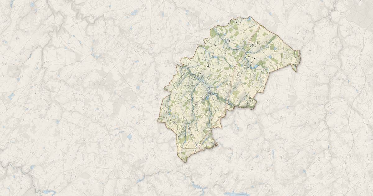 Portrait cartographique de Mouhet : relief, eau, forêts, bâti et voies, calculés à partir des données de l'IGN