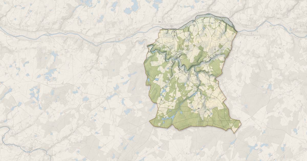 Portrait cartographique de Oulches : relief, eau, forêts, bâti et voies, calculés à partir des données de l'IGN