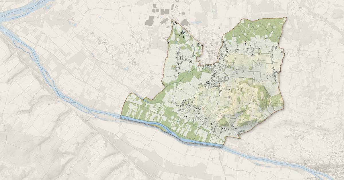 Portrait cartographique de Beaumont-en-Véron : relief, eau, forêts, bâti et voies, calculés à partir des données de l'IGN