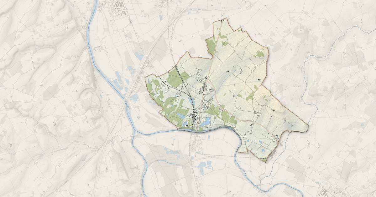 Portrait cartographique de La Celle-Saint-Avant : relief, eau, forêts, bâti et voies, calculés à partir des données de l'IGN