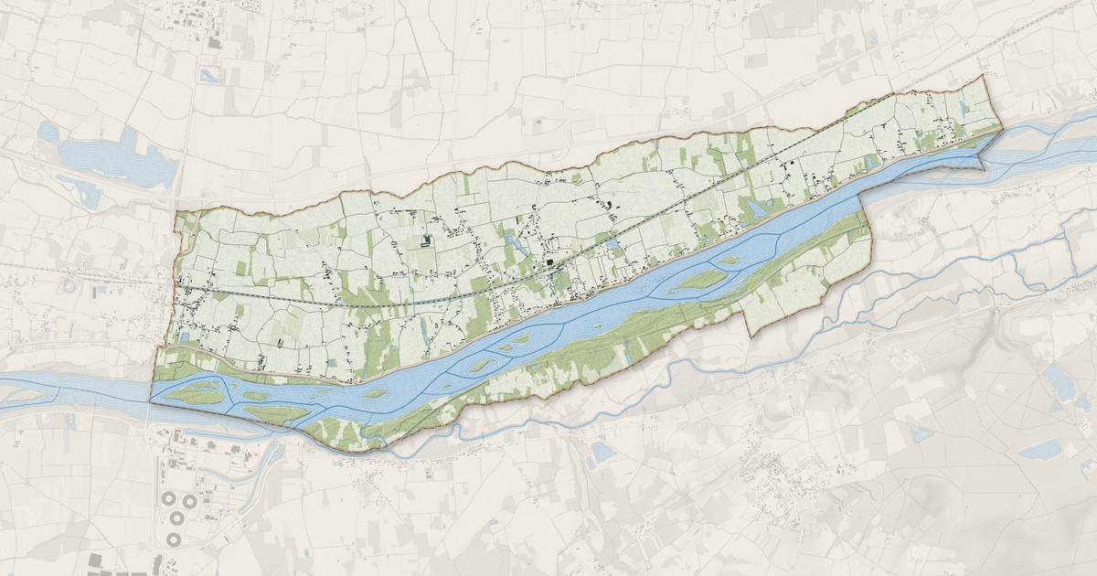 Portrait cartographique de La Chapelle-sur-Loire : relief, eau, forêts, bâti et voies, calculés à partir des données de l'IGN