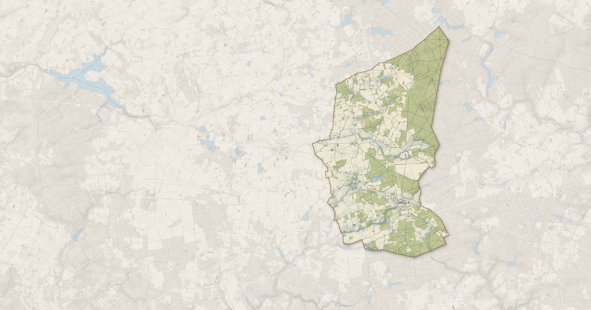 Portrait cartographique de Cléré-les-Pins : relief, eau, forêts, bâti et voies, calculés à partir des données de l'IGN