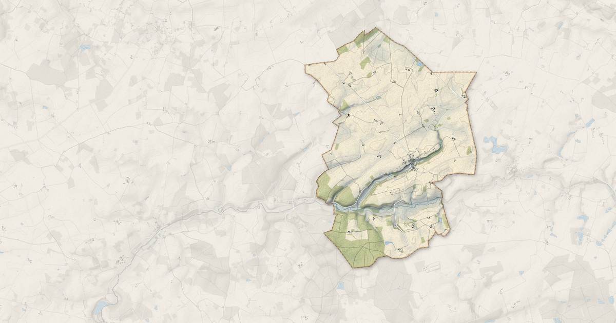 Portrait cartographique de Ferrière-Larçon : relief, eau, forêts, bâti et voies, calculés à partir des données de l'IGN