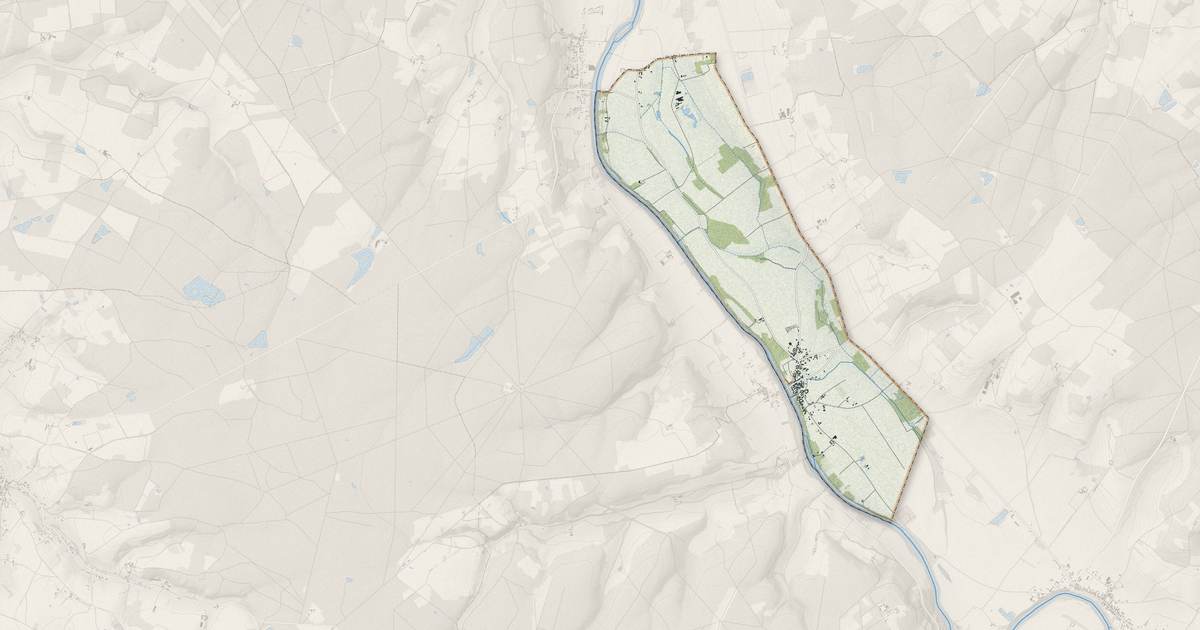 Portrait cartographique de La Guerche : relief, eau, forêts, bâti et voies, calculés à partir des données de l'IGN