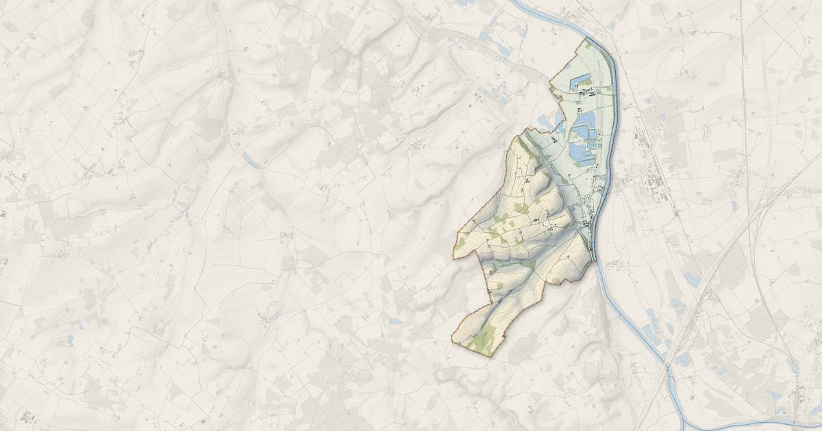 Portrait cartographique de Marcilly-sur-Vienne : relief, eau, forêts, bâti et voies, calculés à partir des données de l'IGN