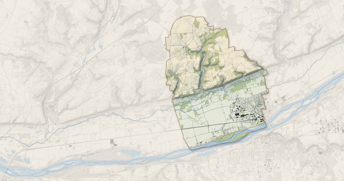 Portrait cartographique de Nazelles-Négron : relief, eau, forêts, bâti et voies, calculés à partir des données de l'IGN