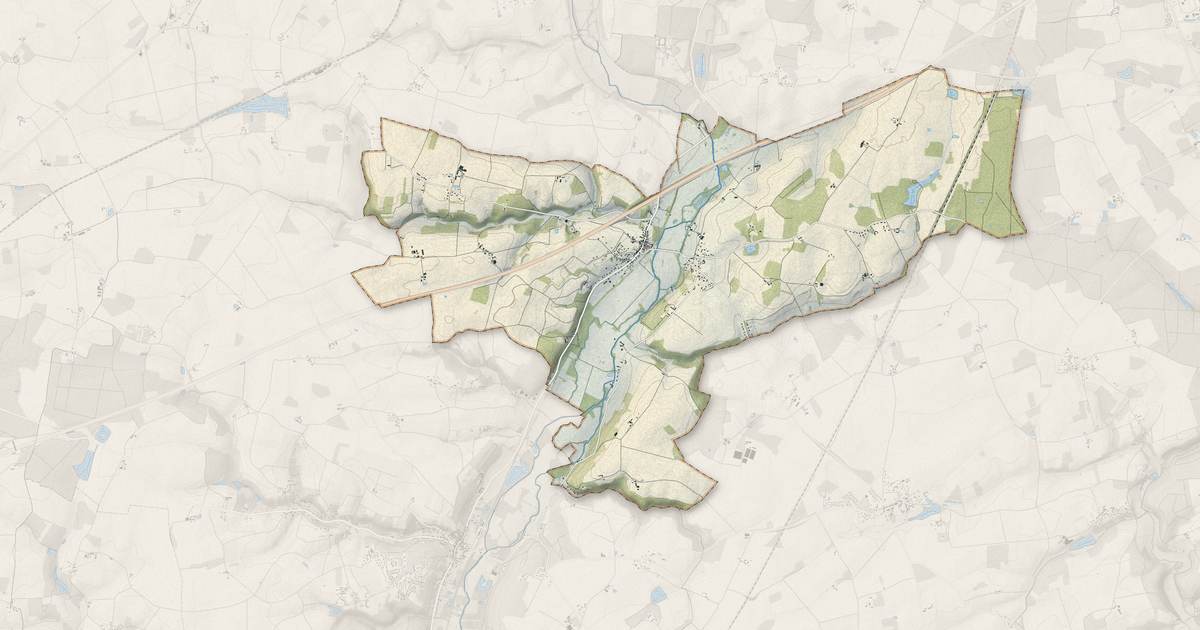 Portrait cartographique de Neuillé-le-Lierre : relief, eau, forêts, bâti et voies, calculés à partir des données de l'IGN