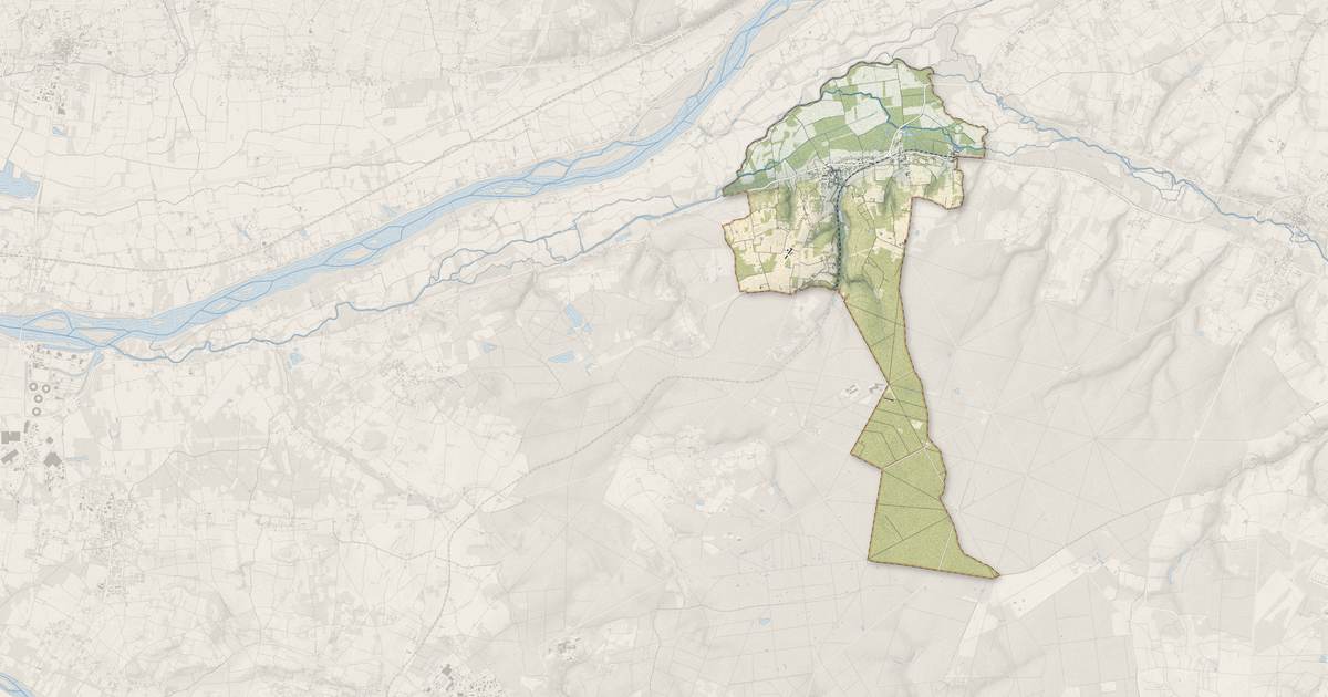 Portrait cartographique de Rivarennes : relief, eau, forêts, bâti et voies, calculés à partir des données de l'IGN