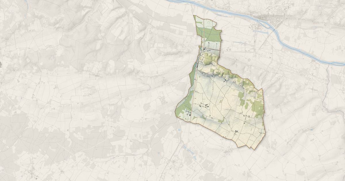 Portrait cartographique de La Roche-Clermault : relief, eau, forêts, bâti et voies, calculés à partir des données de l'IGN