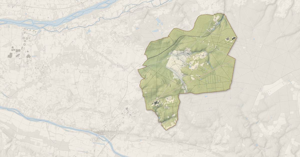 Portrait cartographique de Saint-Benoît-la-Forêt : relief, eau, forêts, bâti et voies, calculés à partir des données de l'IGN