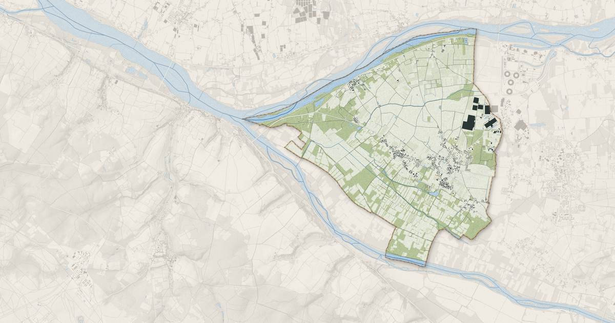 Portrait cartographique de Savigny-en-Véron : relief, eau, forêts, bâti et voies, calculés à partir des données de l'IGN