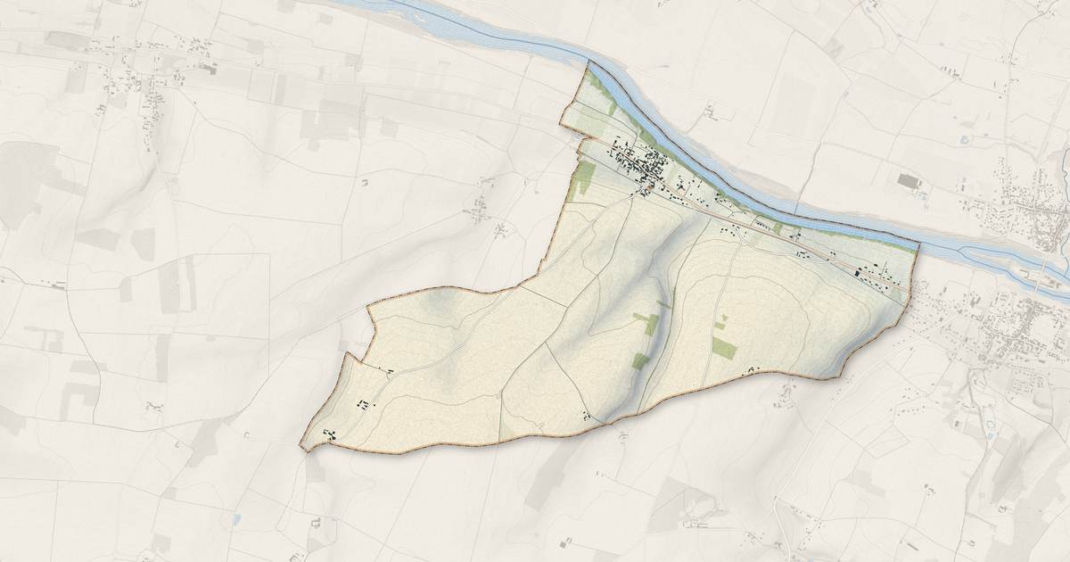 Portrait cartographique de Tavant : relief, eau, forêts, bâti et voies, calculés à partir des données de l'IGN