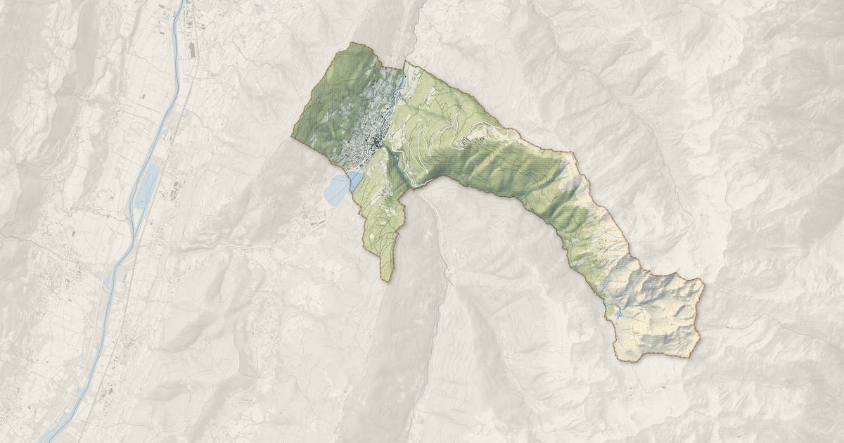 Portrait cartographique de Allevard : relief, eau, forêts, bâti et voies, calculés à partir des données de l'IGN