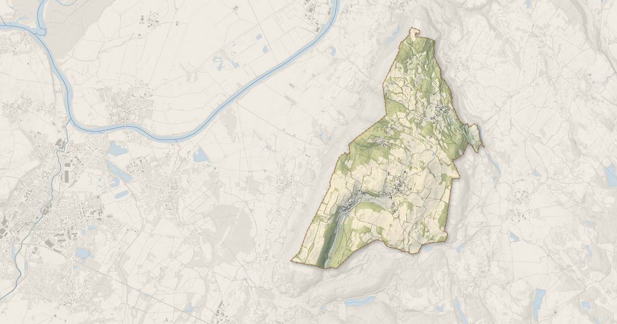Portrait cartographique de Annoisin-Chatelans : relief, eau, forêts, bâti et voies, calculés à partir des données de l'IGN