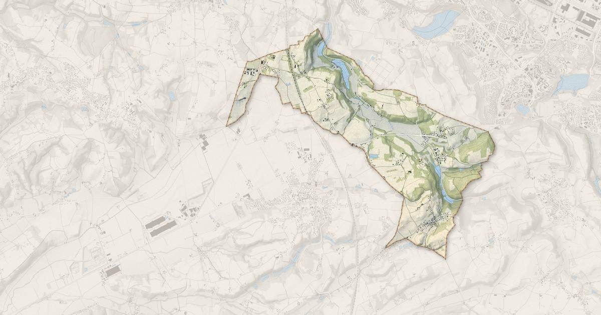 Portrait cartographique de Bonnefamille : relief, eau, forêts, bâti et voies, calculés à partir des données de l'IGN