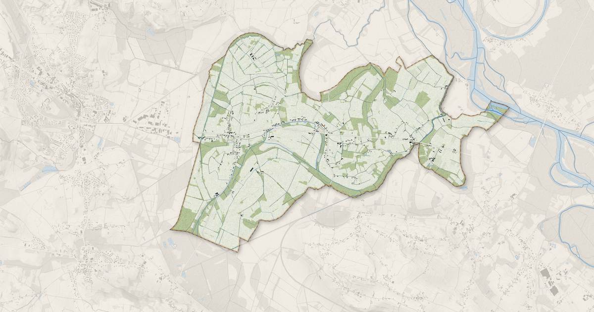 Portrait cartographique de Le Bouchage : relief, eau, forêts, bâti et voies, calculés à partir des données de l'IGN