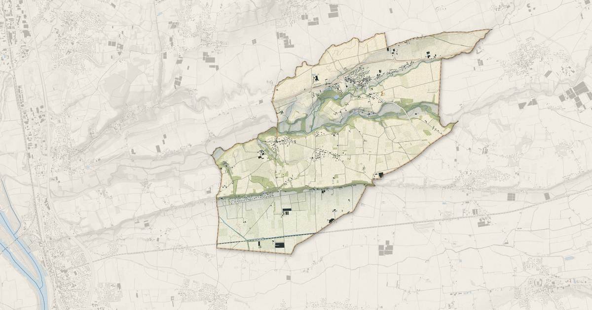 Portrait cartographique de Bougé-Chambalud : relief, eau, forêts, bâti et voies, calculés à partir des données de l'IGN