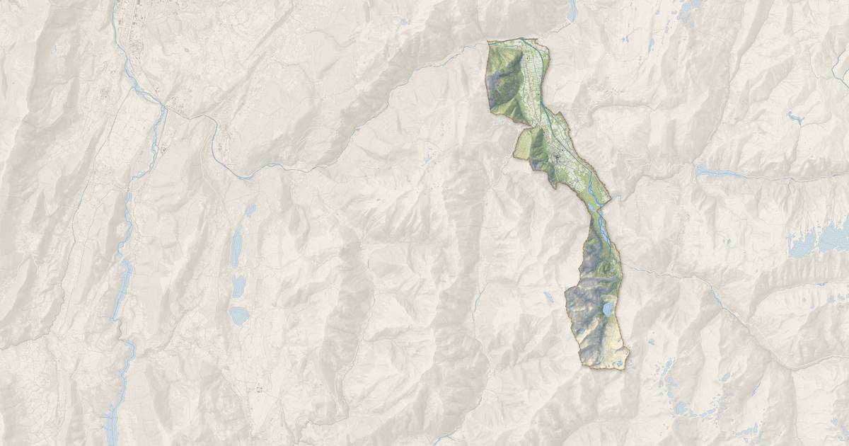 Portrait cartographique de Le Bourg-d'Oisans : relief, eau, forêts, bâti et voies, calculés à partir des données de l'IGN