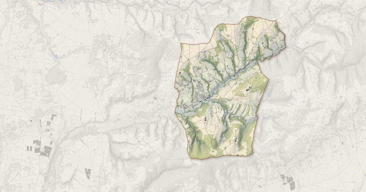 Portrait cartographique de La Chapelle-de-Surieu : relief, eau, forêts, bâti et voies, calculés à partir des données de l'IGN