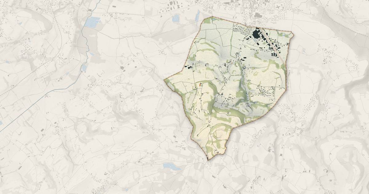 Portrait cartographique de Charancieu : relief, eau, forêts, bâti et voies, calculés à partir des données de l'IGN