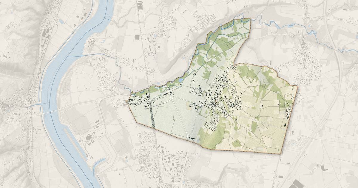 Portrait cartographique de Clonas-sur-Varèze : relief, eau, forêts, bâti et voies, calculés à partir des données de l'IGN