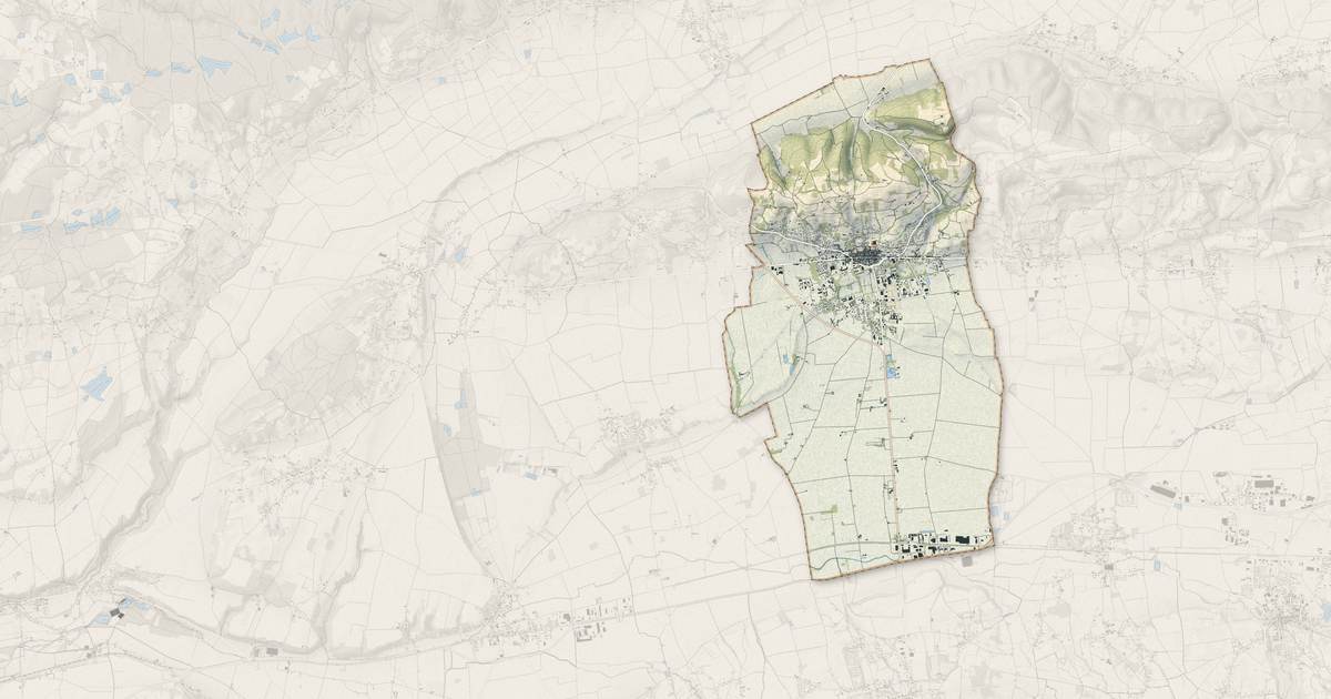 Portrait cartographique de La Côte-Saint-André : relief, eau, forêts, bâti et voies, calculés à partir des données de l'IGN