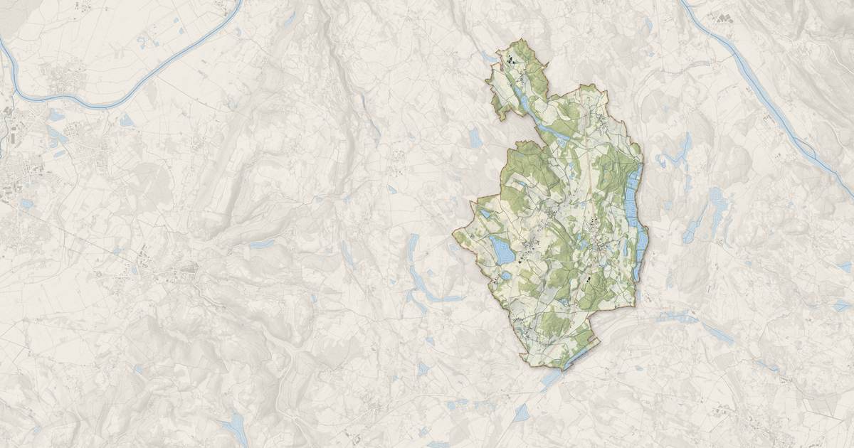 Portrait cartographique de Courtenay : relief, eau, forêts, bâti et voies, calculés à partir des données de l'IGN