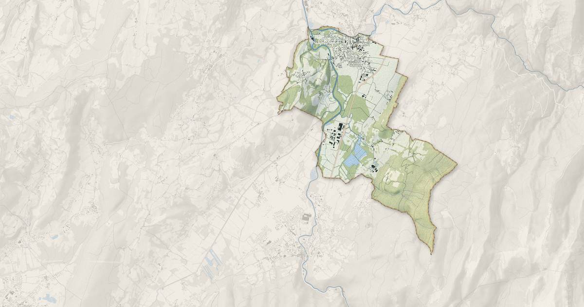 Portrait cartographique de Entre-deux-Guiers : relief, eau, forêts, bâti et voies, calculés à partir des données de l'IGN