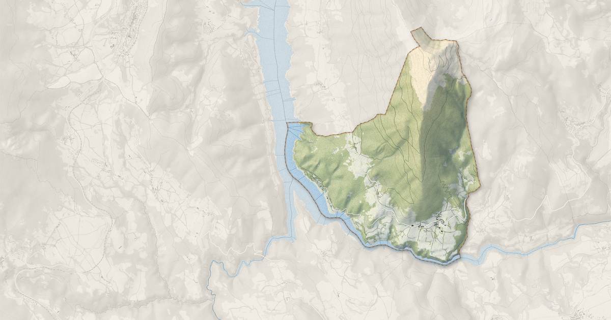 Portrait cartographique de Mayres-Savel : relief, eau, forêts, bâti et voies, calculés à partir des données de l'IGN