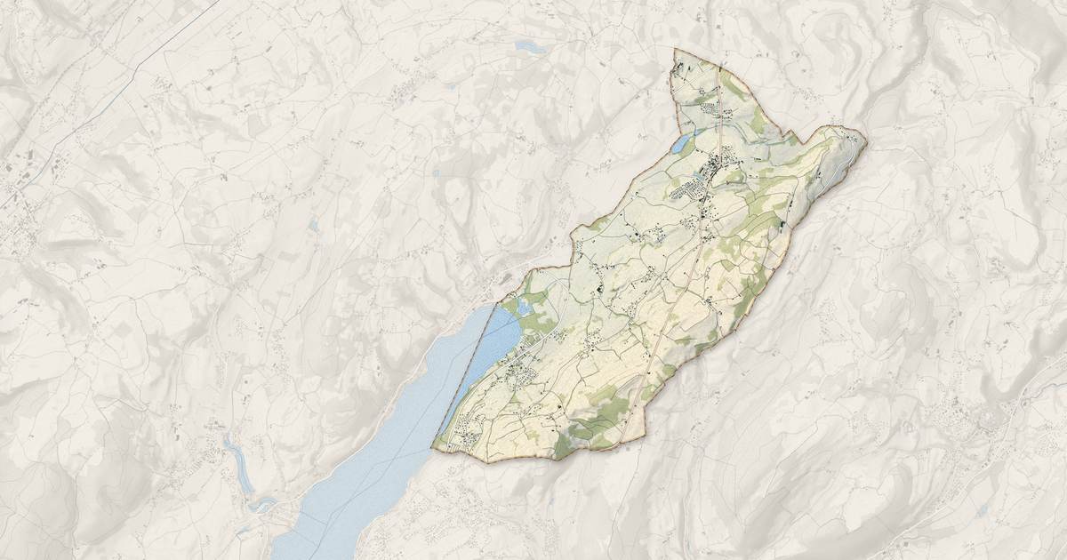 Portrait cartographique de Montferrat : relief, eau, forêts, bâti et voies, calculés à partir des données de l'IGN