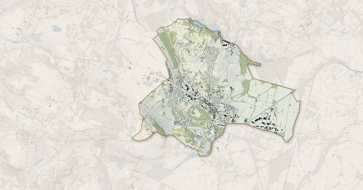Portrait cartographique de Morestel : relief, eau, forêts, bâti et voies, calculés à partir des données de l'IGN