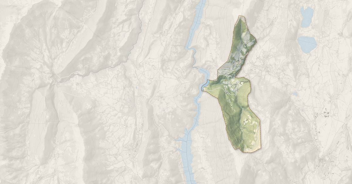 Portrait cartographique de La Motte-Saint-Martin : relief, eau, forêts, bâti et voies, calculés à partir des données de l'IGN