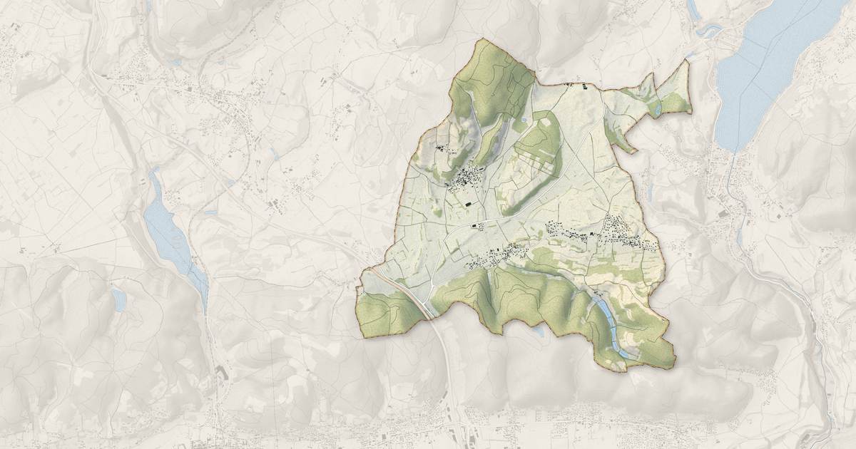Portrait cartographique de Oyeu : relief, eau, forêts, bâti et voies, calculés à partir des données de l'IGN