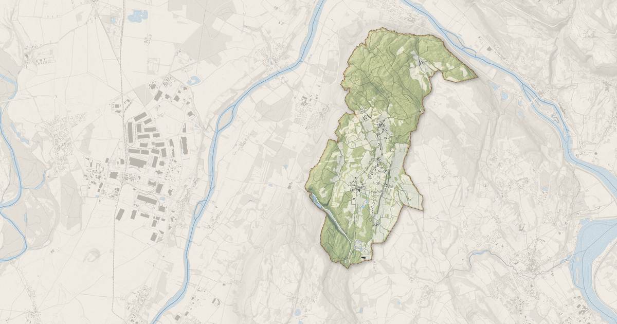 Portrait cartographique de Parmilieu : relief, eau, forêts, bâti et voies, calculés à partir des données de l'IGN