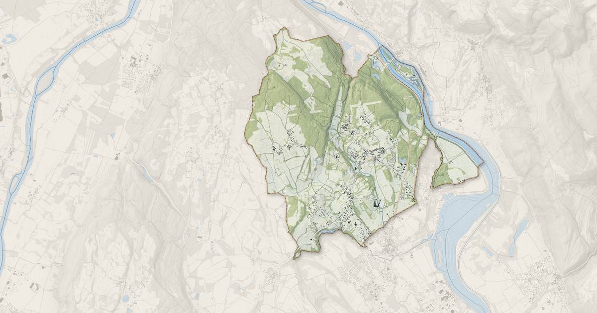 Portrait cartographique de Porcieu-Amblagnieu : relief, eau, forêts, bâti et voies, calculés à partir des données de l'IGN