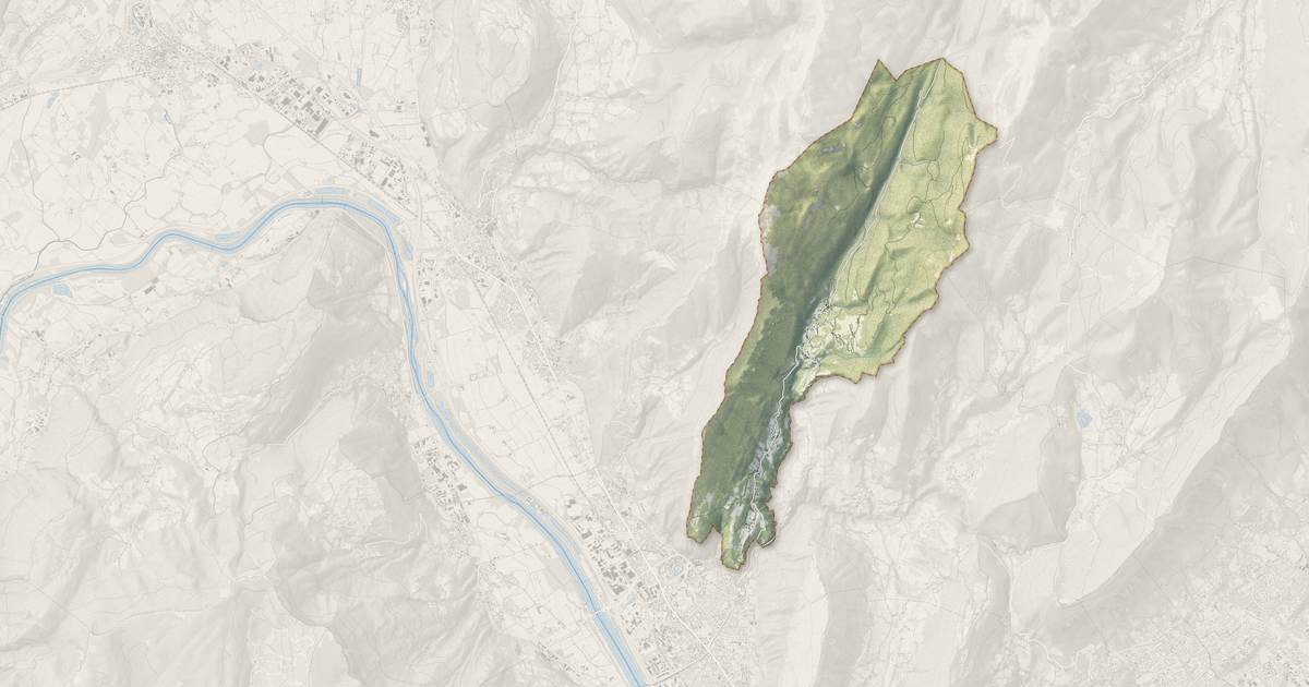 Portrait cartographique de Proveysieux : relief, eau, forêts, bâti et voies, calculés à partir des données de l'IGN