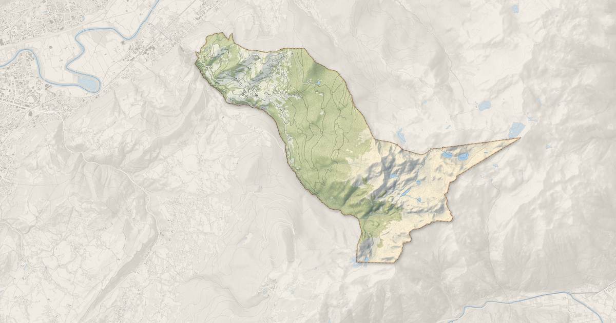 Portrait cartographique de Revel : relief, eau, forêts, bâti et voies, calculés à partir des données de l'IGN
