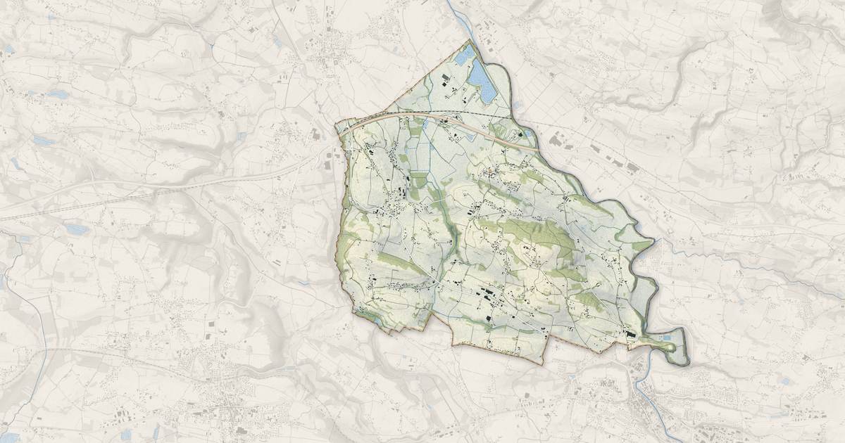 Portrait cartographique de Romagnieu : relief, eau, forêts, bâti et voies, calculés à partir des données de l'IGN