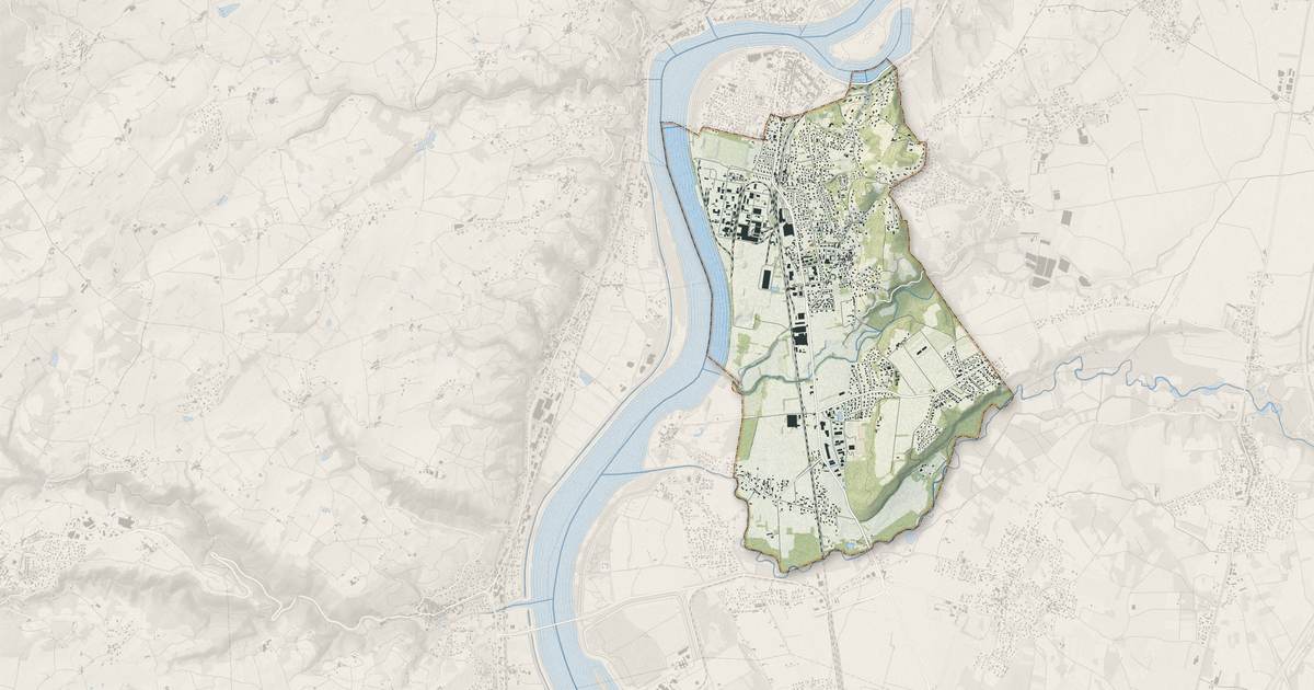 Portrait cartographique de Saint-Clair-du-Rhône : relief, eau, forêts, bâti et voies, calculés à partir des données de l'IGN